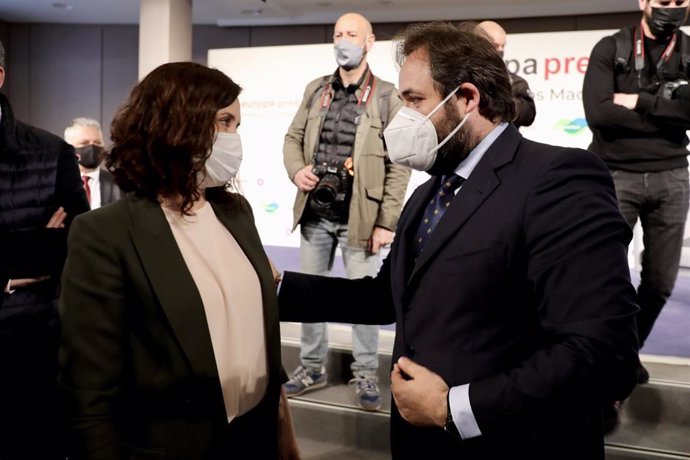 El presidente del PP de C-LM, Paco Núñez, junto a su homóloga en Madrid y candidata a revalidar la Presidencia de la comunidad vecina, Isabel Díaz Ayuso