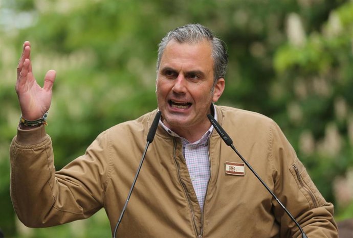 El portavoz de Vox en el Ayuntamiento de Madrid y secretario general de la formación, Javier Ortega Smith durante un acto en el distrito de Villaverde a 15 de abril de 2021, en Madrid (España). 