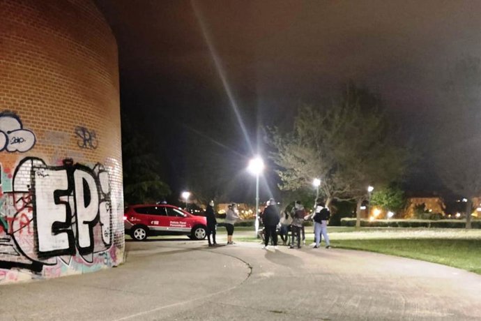 Actuación en Artica con diez personas denunciadas por hacer una fiesta en la vía pública