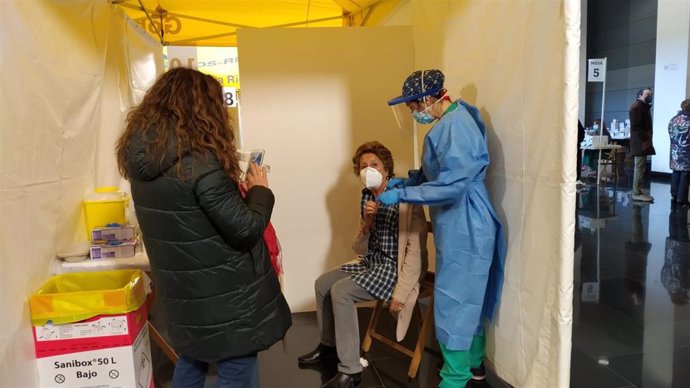 Vacunación contra la COVID-19 en Riojaforum al grupo de entre 70 y 79 años usando la vacuna Pfizer