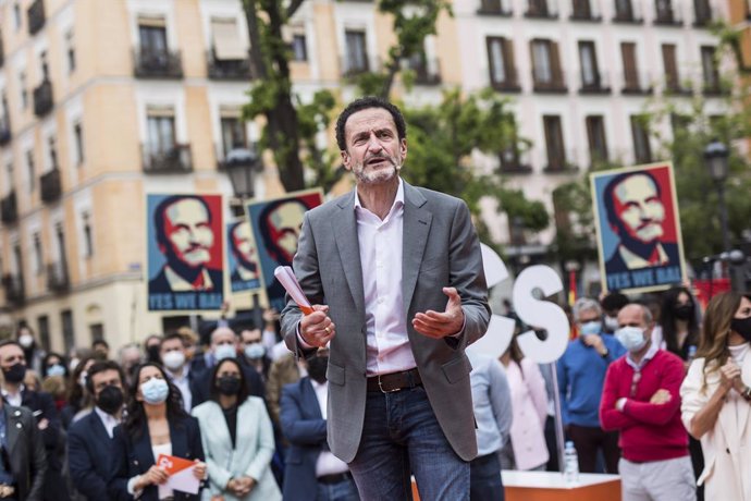 El candidato de Ciudadanos (Cs) a la Presidencia de la Comunidad de Madrid, Edmundo Bal, durante un acto del partido en la Plaza del Dos de Mayo, en el centro de Madrid, a 24 de abril de 2021, en Madrid (España). Ciudadanos organiza este sábado un acto 