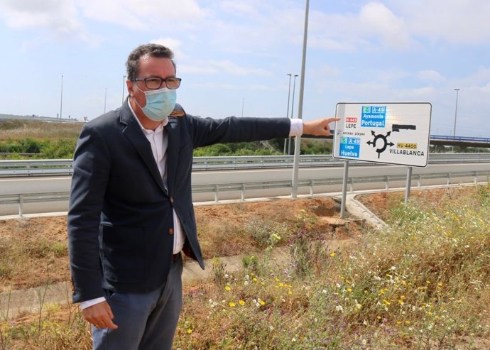 El diputado autonómico del PP y secretario segundo de la Mesa del Parlamento de Andalucía, Manuel Andrés González, este domingo.