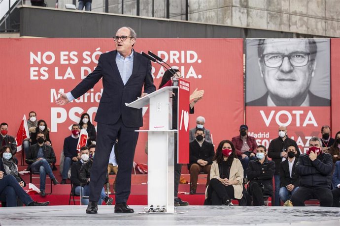 El candidato socialista a la Presidencia de la Comunidad de Madrid, Ángel Gabilondo, durante un acto electoral del PSOE, a 25 de abril de 2021, en Getafe, Madrid (España). 