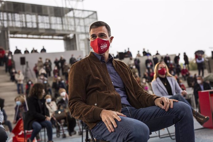 El secretario general del PSOE y presidente del Gobieron, Pedro Sánchez, durante un acto electoral del PSOE, a 25 de abril de 2021, en Getafe, Madrid (España)