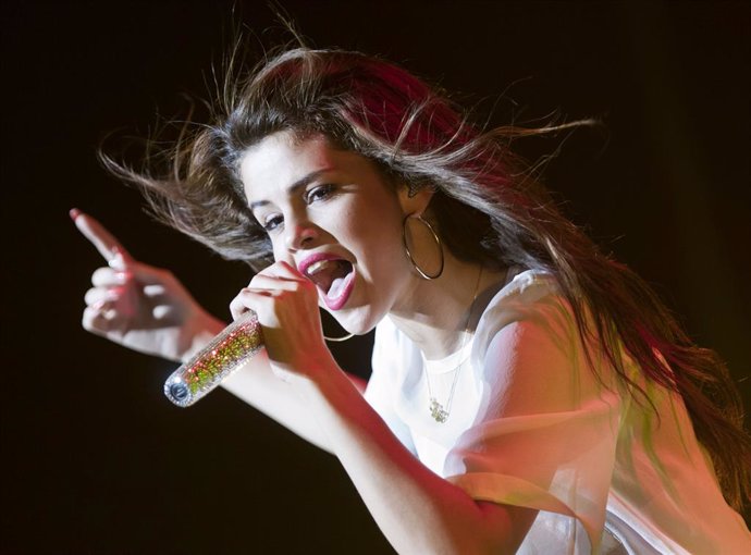 Archivo - La cantante Selena Gomez, en un concierto en septiembre de 2013