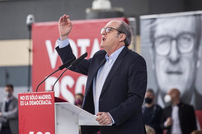El candidato socialista a la Presidencia de la Comunidad de Madrid, Ángel Gabilondo, durante un acto electoral del PSOE, a 25 de abril de 2021, en Getafe, Madrid (España). El PSOE-M continúa su campaña electoral con este acto, después de que ayer sábado
