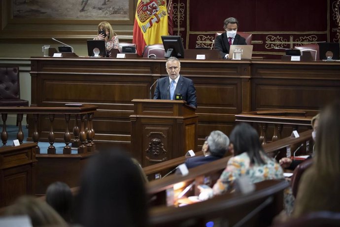Archivo - El presidente de Canarias, Ángel Víctor Torres, en el último Debate sobre el Estado de la Nacionalidad Canaria