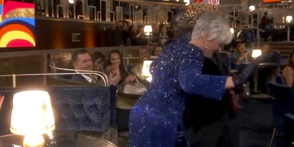 1. El perreo de Glenn Close y la pulla de Youn Yuh-jung a Brad Pitt rescatan del aburrimiento a los Oscar 2021