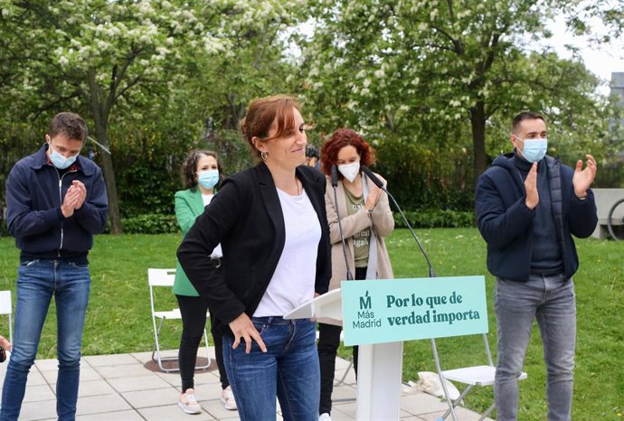 El líder de Más País, Íñigo Errejón; la 'número 43' de la candidatura de Más Madrid y concejala del partido en Leganés, Eva Martínez; la candidata de Más Madrid a la Presidencia de la Comunidad de Madrid, Mónica García