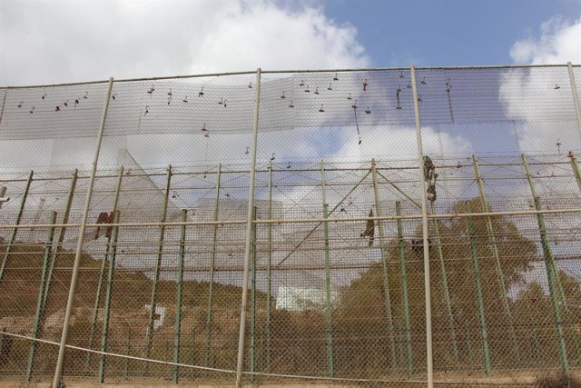 Archivo - Arxiu- La tanca de Melilla, després d'un salt massiu. 
