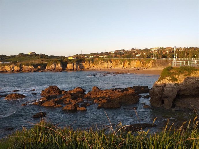 Archivo - Playa de San Lorenzo de Gijón