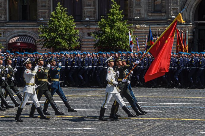 Archivo - Desfile de militares chinos en la Plaza Roja de Moscú