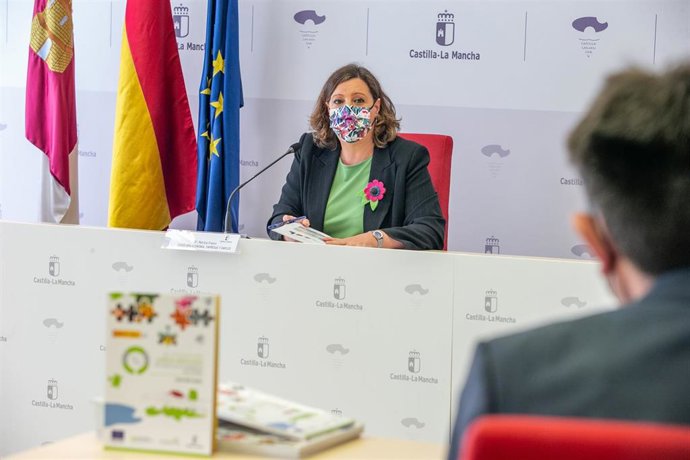 La consejera de Economía, Empresas y Empleo, Patricia Franco, ha participado en la presentación del libro El cooperativismo agroalimentario de Castilla-La Mancha en cifras, editado por Cooperativas Agro-alimentarias CLM.