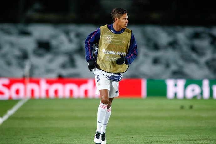 Archivo - Raphael Varane of Real Madrid warms up during the UEFA Champions League, Group B, football match played between Real Madrid and FC Internazionale Milano at Alfredo Di Stefano stadium on November 03, 2020, in Valdebebas, Madrid, Spain.