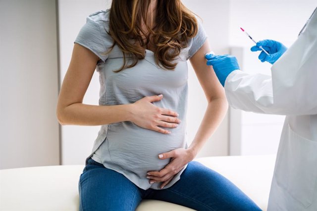 ¿Deben vacunarse las embarazadas de la Covid-19?, ¿Qué pasa con el bebé?