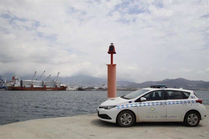 Una de las señales marítimas del Puerto de Motril (Granada)