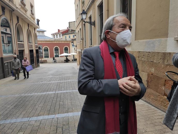 Archivo - El portavoz del Grupo Municipal Socialista en el Ayuntamiento de Oviedo, Wenceslao López.