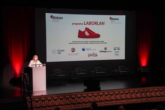 Teresa Laespada presenta la segunda edición del programa de empleo-formación LaborLan de DEMA.