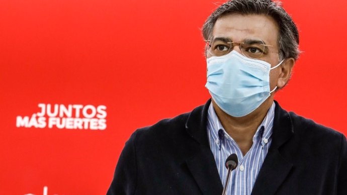 El portavoz del PSOE de Extremadura, Juan Antonio González, en rueda de prensa