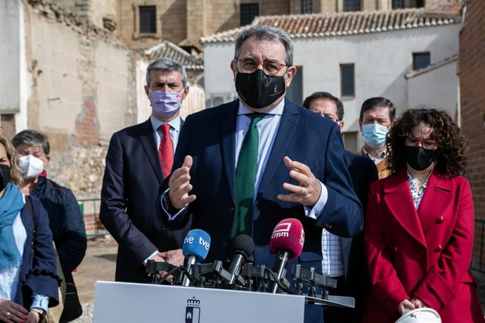 El consejero de Sanidad, Jesús Fernández, en el acto de primera piedra del Consultorio Local de Orgaz.