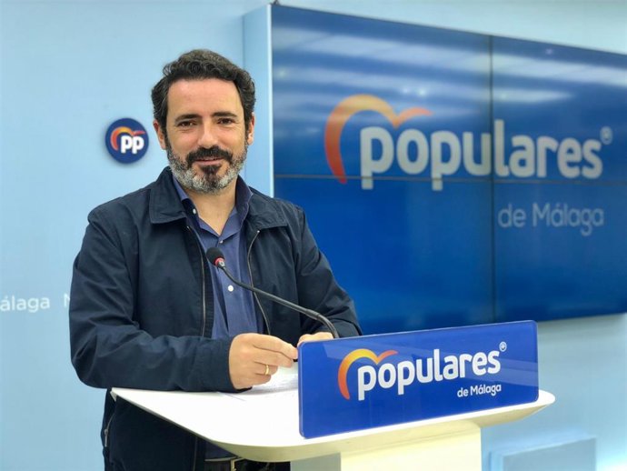 El portavoz de Agricultura del PP-A, José Ramón Carmona, en rueda de prensa en Málaga.