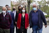 Ayuso pide al Gobierno más vacunas porque llega el verano y sin ellas España se va a "arruinar"