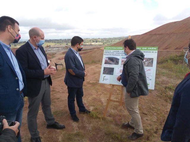 Visita a los trabajos de sellado de la escombrera de Linares