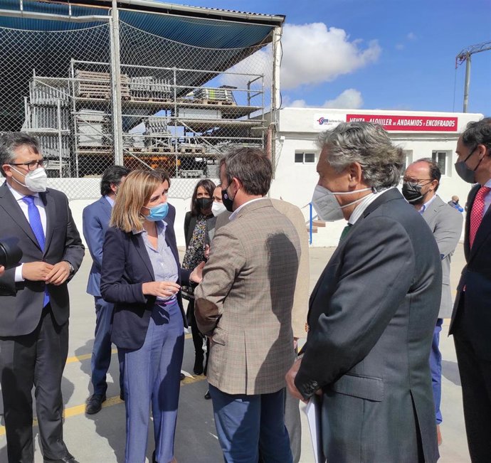 Rocío Blanco conversa con el alcalde de Jaén, Julio Muñoz.