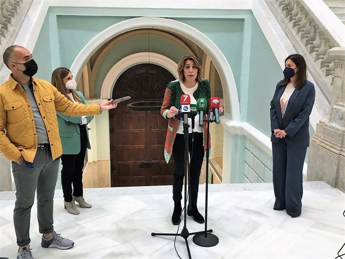 Susana Díaz junto a la alcaldesa de San Fernando y la presidenta de la Diputación