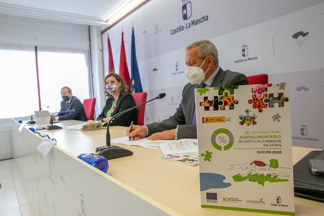 Presentación del lubro El cooperativismo agroalimentario de Castilla-La Mancha en cifras'
