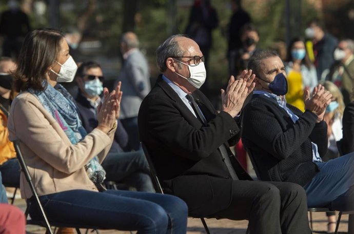 La ministra de Industria, Comercio y Turismo, Reyes Maroto; el candidato del PSOE a la Presidencia de la Comunidad de Madrid, Ángel Gabilondo
