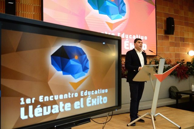 El director de Escolapios Soria, Óscar Abellón, en una presentación del encuentro educativo.