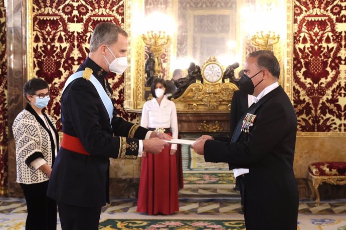 El Rey Felipe VI recibe cartas credenciales del nuevo embajador de Colombia, Luis Guillermo Plata Páez