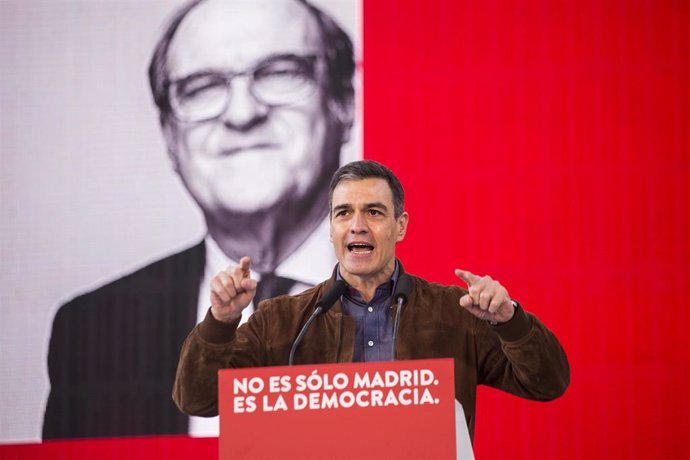 El secretario general del PSOE y presidente del Gobierno, Pedro Sánchez, durante un acto electoral del partido, a 25 de abril de 2021, en Getafe, Madrid (España)