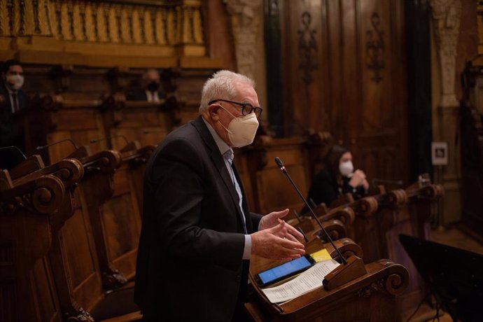 Archivo - El presidente del grupo municipal de ERC en el Ayuntamiento de Barcelona, Ernest Maragall, durante una sesión plenaria del Consejo municipal del Ajuntament de Barcelona, Catalunya (España), a 26 de febrero de 2021. 