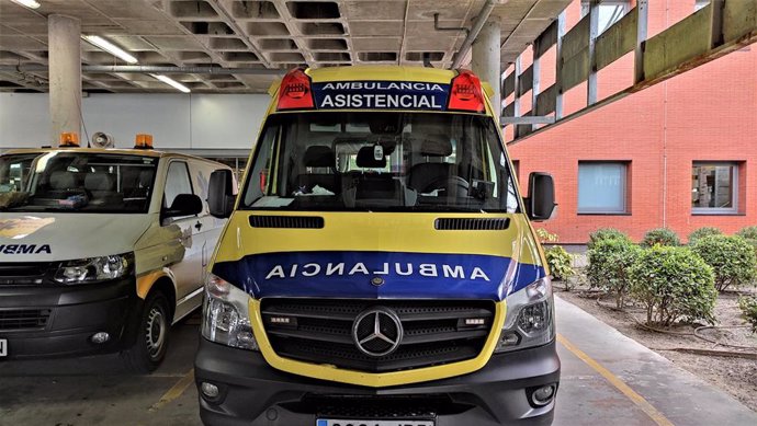 Archivo - Ambulancia, transporte sanitario, soporte vital básico.