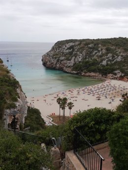Archivo - Un día nublado en la Playa de Cala en Porter (Alaior, Menorca).