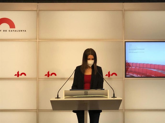 La diputada del PP en el Parlament Lorena Roldán en rueda de prensa en el Parlament