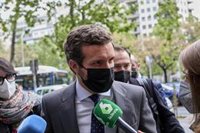 Casado acusa a Sánchez de "vender humo" con los fondos europeos y dice que irá al TC si frena la autoridad independiente