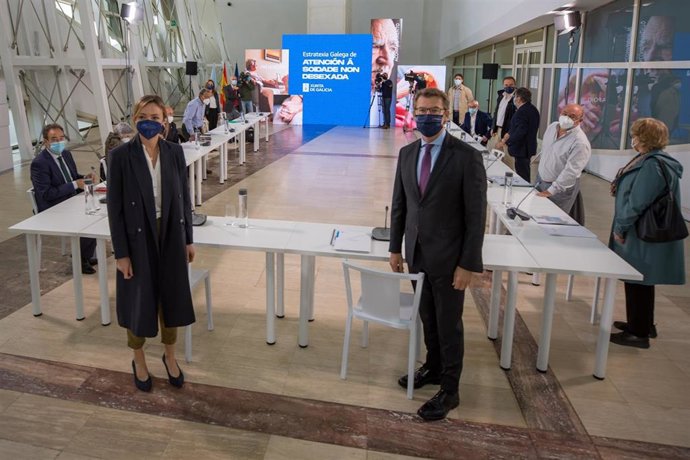 Feijóo y la conselleira de Política Social participan en una jornada para diseñar la estrategia frente a la soledad no deseada