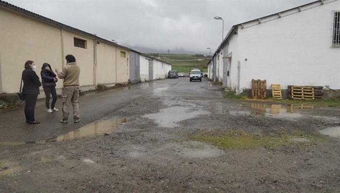 La portavoz de Cs en la Comisión de Industria, Competitividad y Desarrollo Empresarial de las Cortes de Aragón, Jara Bernués, y la portavoz de Cs en el Ayuntamiento de Jaca, Matilde Campo, se reúnen con los empresarios de los polígonos de Jaca.