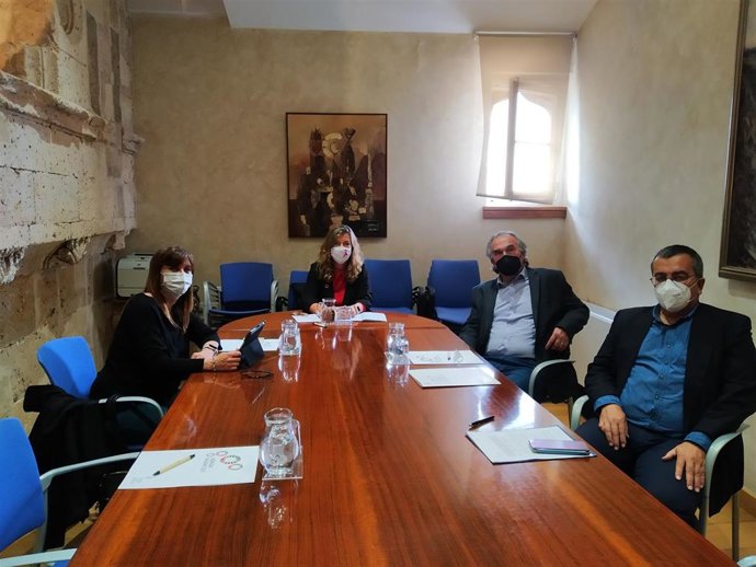 Reunión entre la consellera de Salud y Consumo, Patricia Gómez, y el conseller de Educación y Formación Profesional, Martí March.