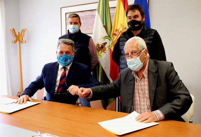 Firma de convenio para la instalacción de atracciones en Jerez