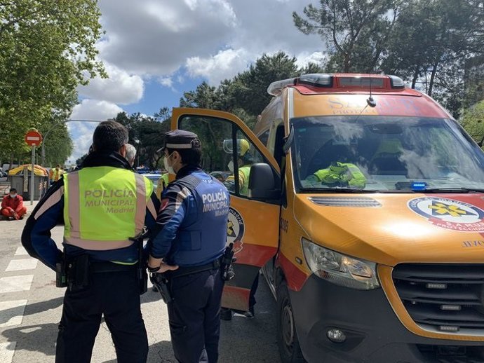 Herida grave una mujer atropellada por un coche en San Blas