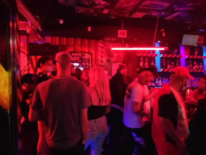 Pub denunciado por la Policía Local de Almería