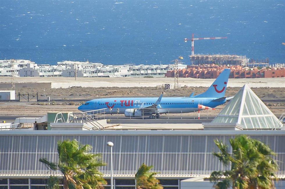 Archivo - Avión de la compañía aérea TUI.