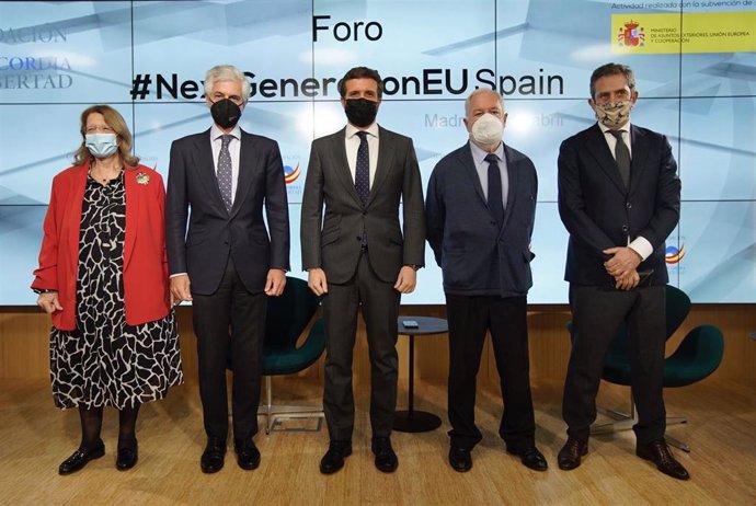 El líder del PP, Pablo Casado, participa en un foro sobre los fondos europeos organizado por la Fundación Concordia y  Libertad. En Madrid, a 26 de abril de 2021.