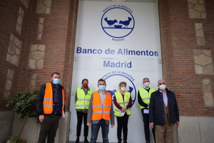 El delegado de Familias, Igualdad y Bienestar Social, Pepe Aniorte, ha visitado la Fundación Banco de Alimentos de Madrid