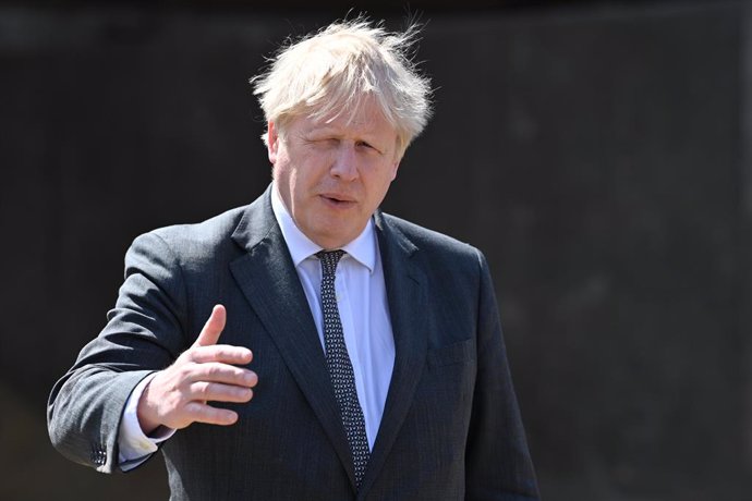 26 April 2021, United Kingdom, Clwyd: UK Prime Minister Boris Johnson visits Moreton Farm in Clwyd near Wrexham, as part of the Welsh Conservative Party's Senedd election campaign. The 2021 Senedd election will be held on 6 May 2021. Photo: Paul Ellis/P