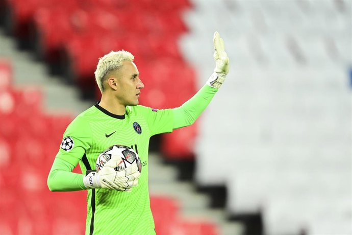 Keylor Navas durante un partido con el PSG